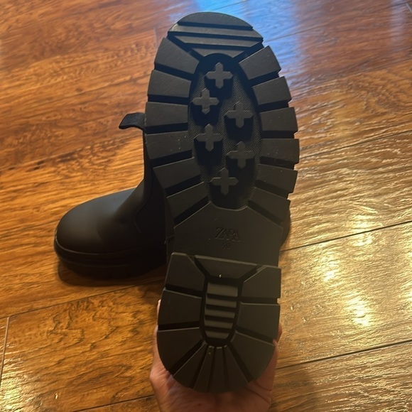 ZARA CHELSEA BOOTS WITH TRACK LUG SOLE NWT - Picture 3 of 8